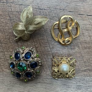 Lot of vintage brooches